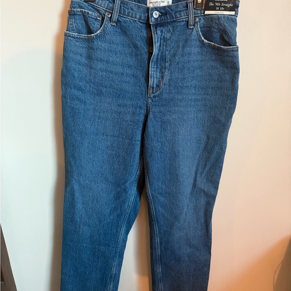 NWT Abercrombie and Fitch Women’s Curve Love Jeans 31 SHORT